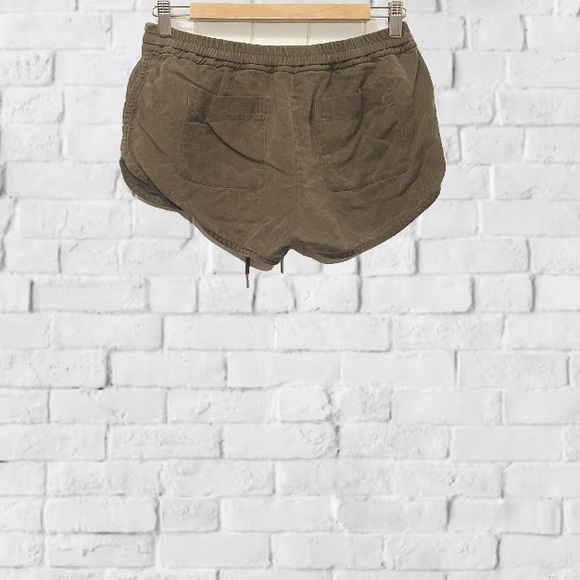 Aritzia Community Kaki soft shorts size small - Picture 2 of 4